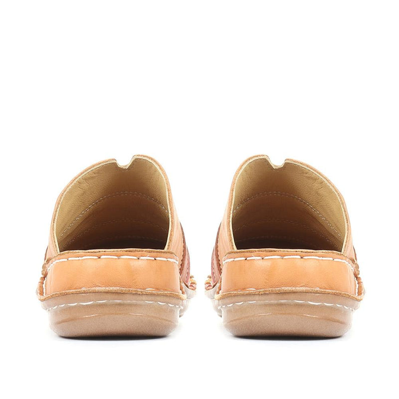 Leather Slip-On Clogs - CAY35017 / 322 038