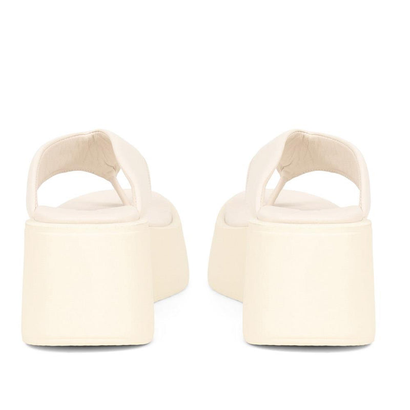 Platform Toe Post Sandals - ELYSSA / 323 849